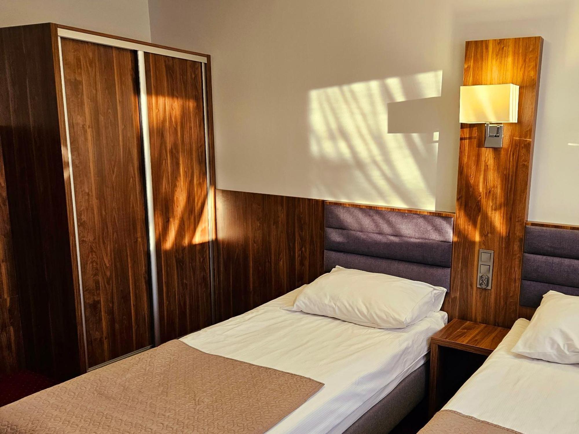 Hotel Hawana Bydgoszcz Bagian luar foto